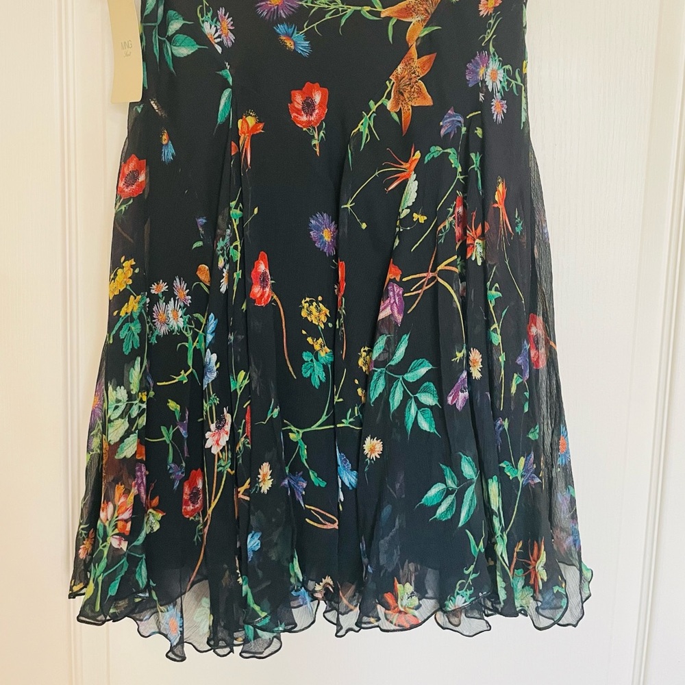 Mango skirt with size zipper closure